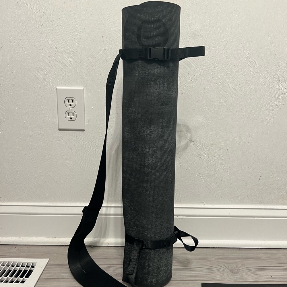 Lululemon “the mat” Black Yoga Mat with Strap